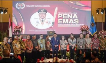 Bupati Limi Mokodompit Menghadiri Penganugerahan Pena Emas Kepada Gubernur Olly Dondokambey